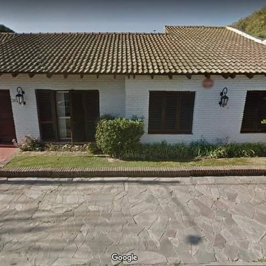 Chalet Totalmente Reciclado a Nuevo | 3 Dormitorios, Cochera Doble y Patio